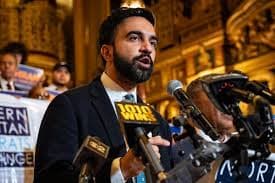 Protesters Rally at NYC City Hall Against Zohran Mamdani, Chanting “No Sharia Law” and “No to Communism”