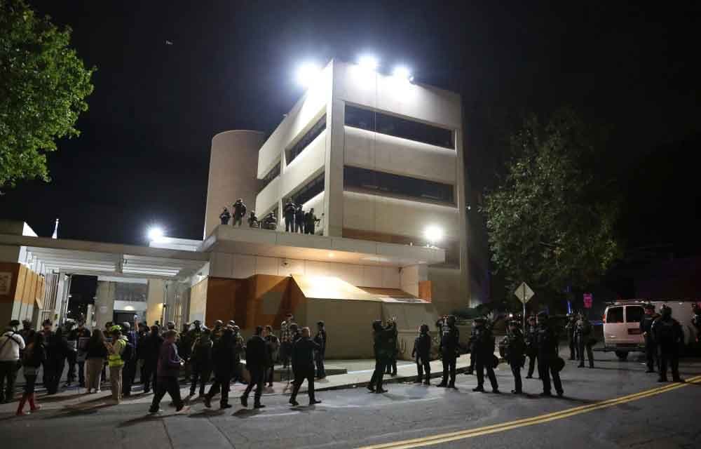 Federal Judge Temporarily BLOCKS Trump's Deployment of Oregon National Guard to Portland