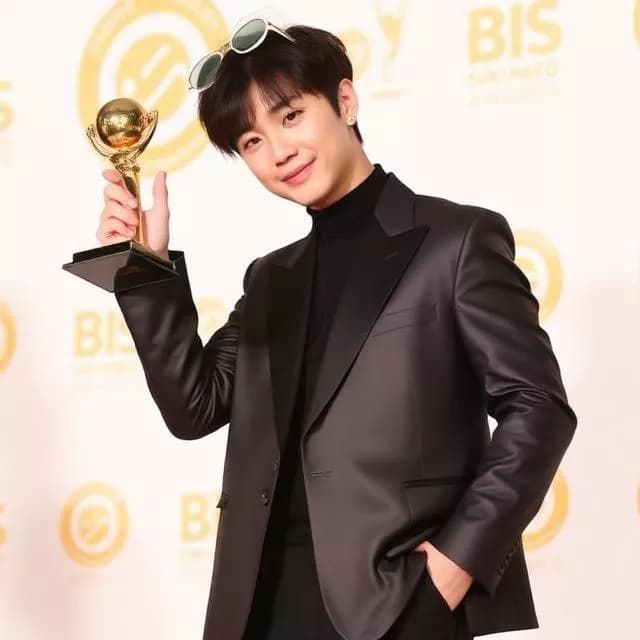 BTS Jin Dominates Fan Vote: Secures Upbit Most Popular Artist Award at 40th Golden Disc Awards with Thrilling Victory