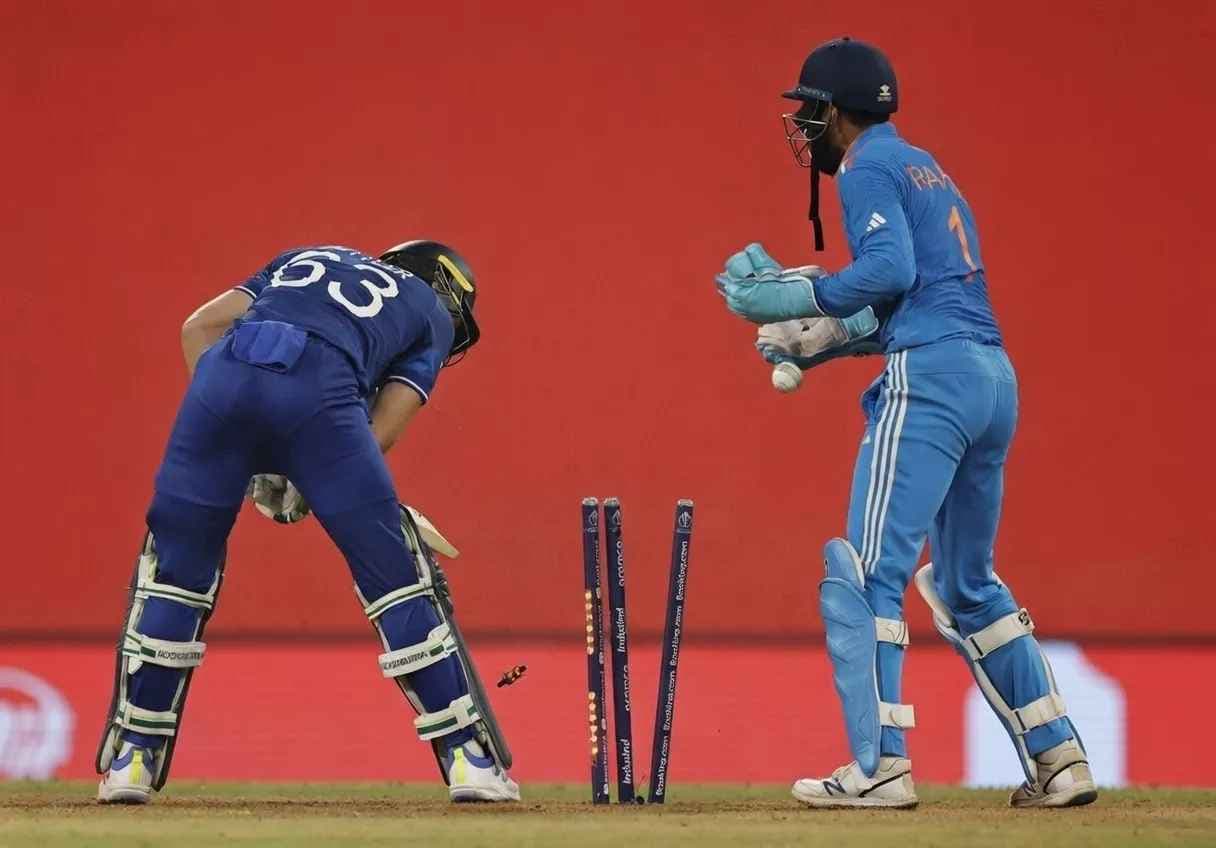 World Record: Buttler Grabs 122m High Catch