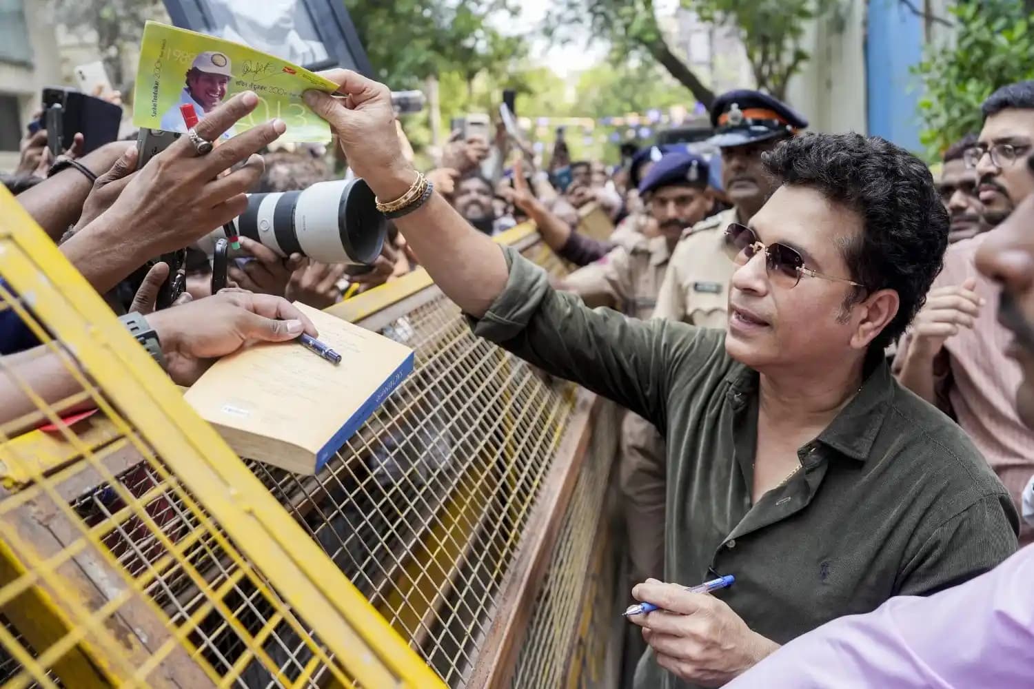 Sachin Tendulkar Celebrates 53rd Birthday with Family and Fans in Mumbai