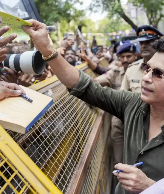 Sachin Tendulkar Celebrates 53rd Birthday with Family and Fans in Mumbai