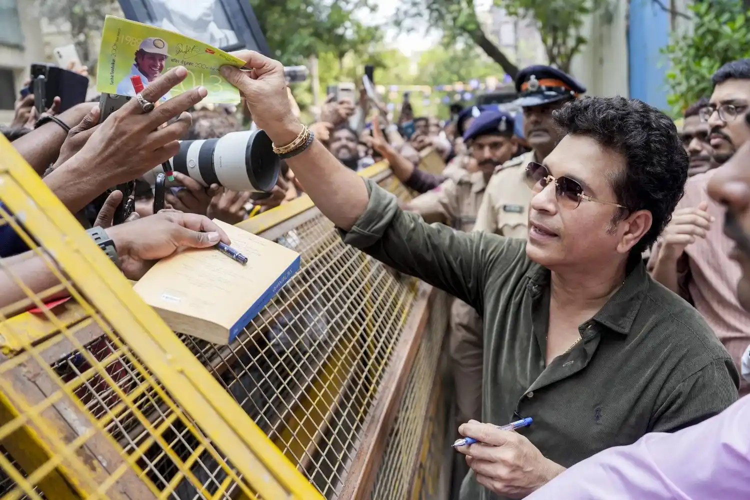 Sachin Tendulkar Celebrates 53rd Birthday with Family and Fans in Mumbai