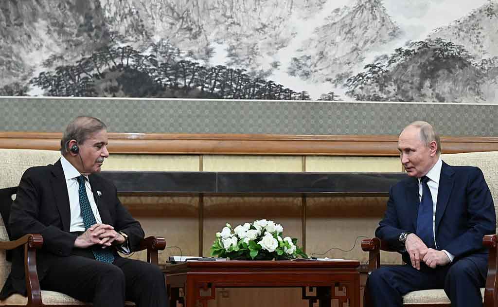 PM Sharif Seeks Stronger Ties with Russia